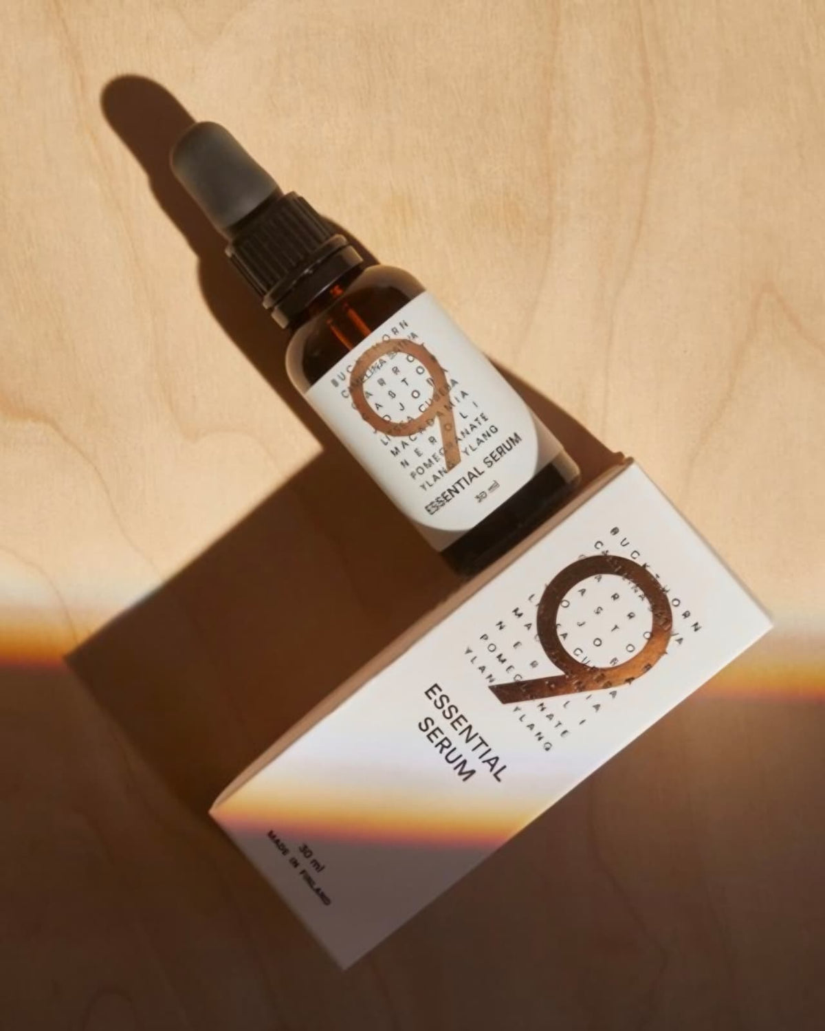 9 Skincare Essential Serum -öljyseerumi kasvoille, 30 ml, pullo ja pakkaus